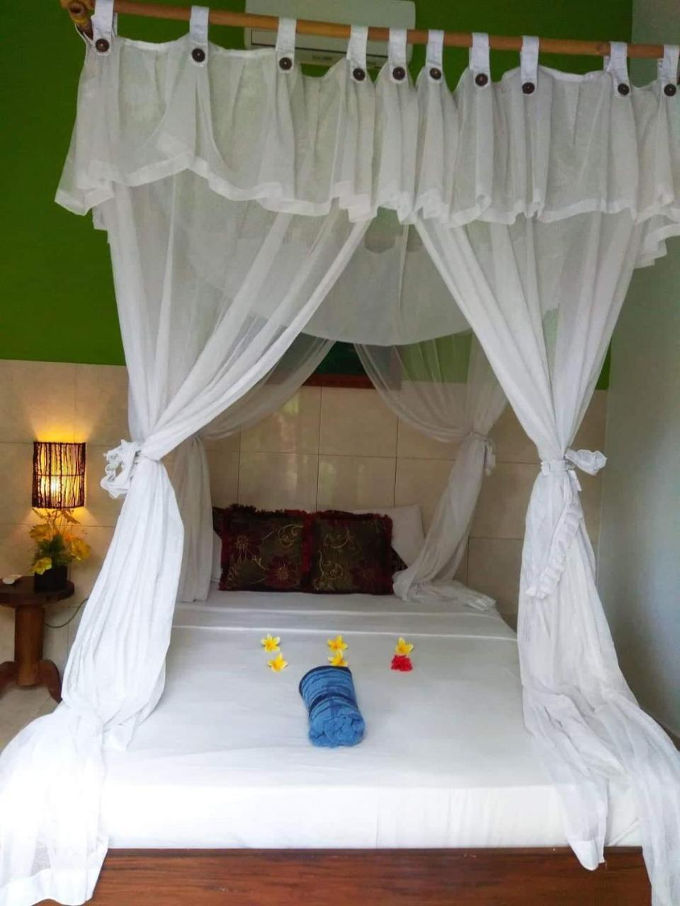 Rumahku Homestay Амед Экстерьер фото
