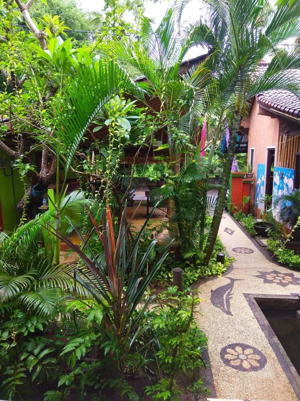 Rumahku Homestay Амед Экстерьер фото